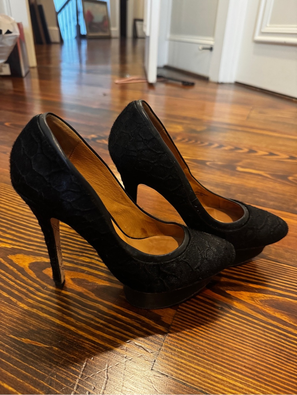 Women’s LAMB by Gwen Stefani Black Fur Floating Platform Stilletos Size 6 1/2